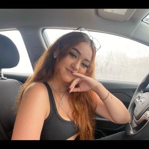 Meet your Posher, Abélia